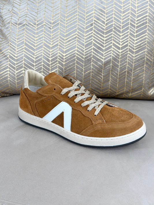DIVINE FOLLIE - SNEAKERS SPECIAL 02