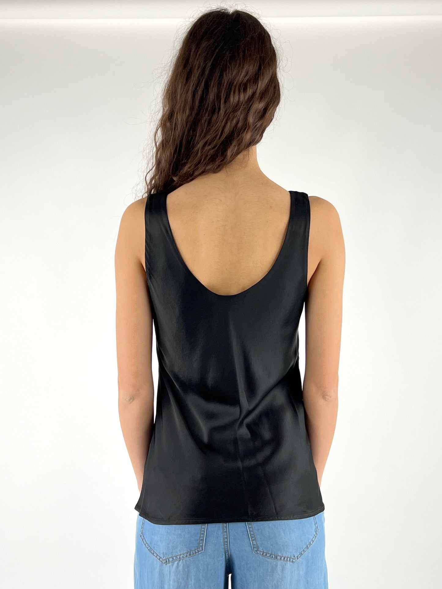DEVA - TOP IN SATIN
