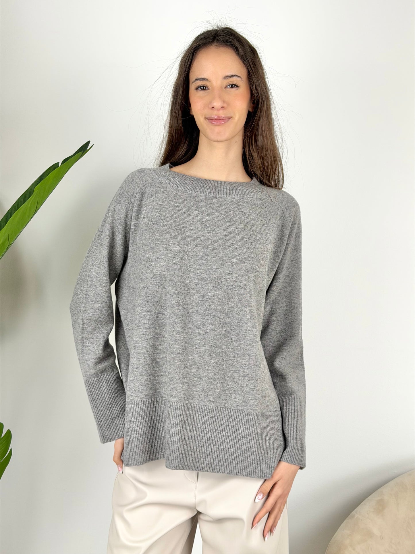 TENSIONE IN - MAGLIA GIROCOLLO CON SPACCHI