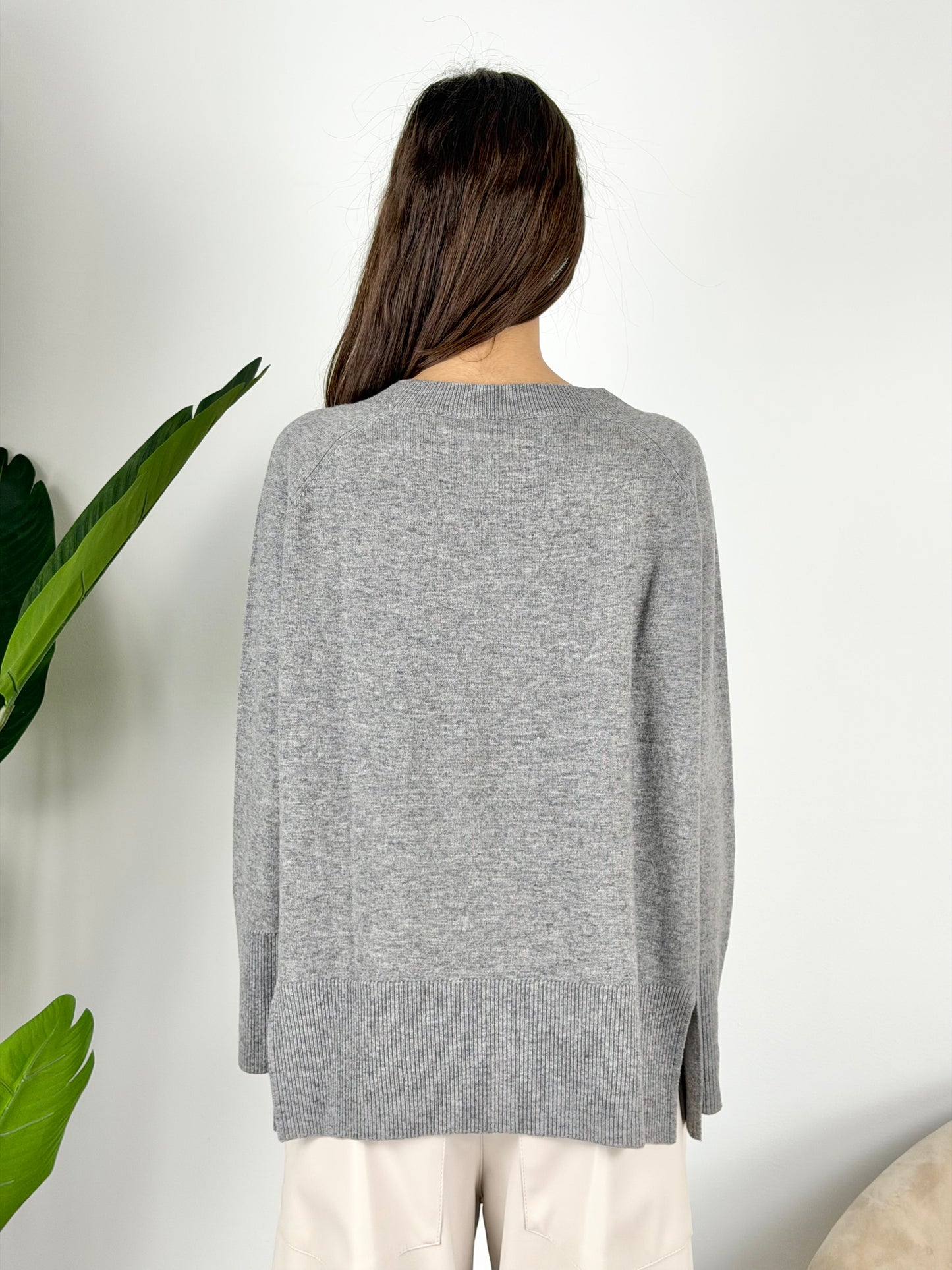 TENSIONE IN - MAGLIA GIROCOLLO CON SPACCHI