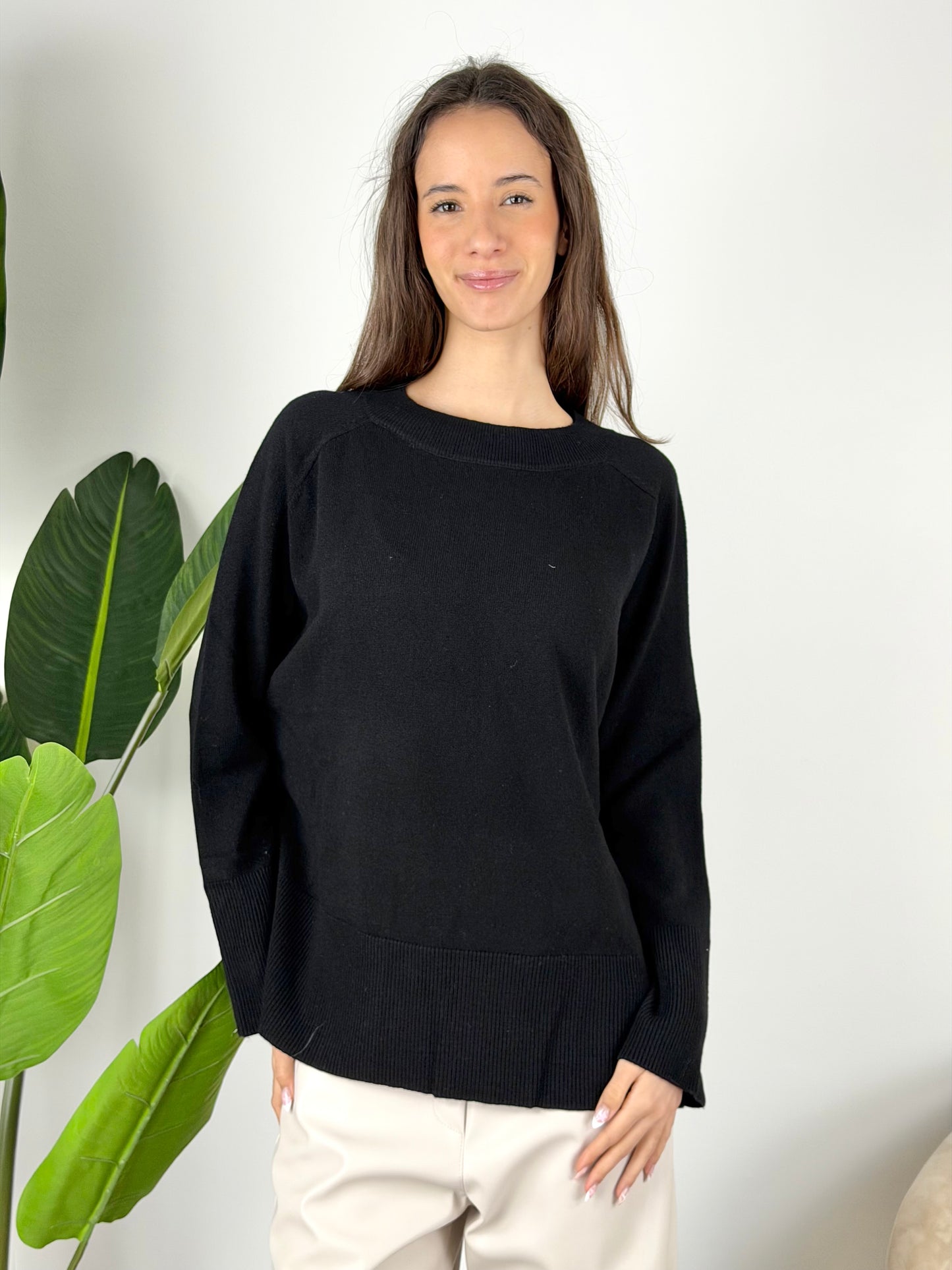 TENSIONE IN - MAGLIA GIROCOLLO CON SPACCHI