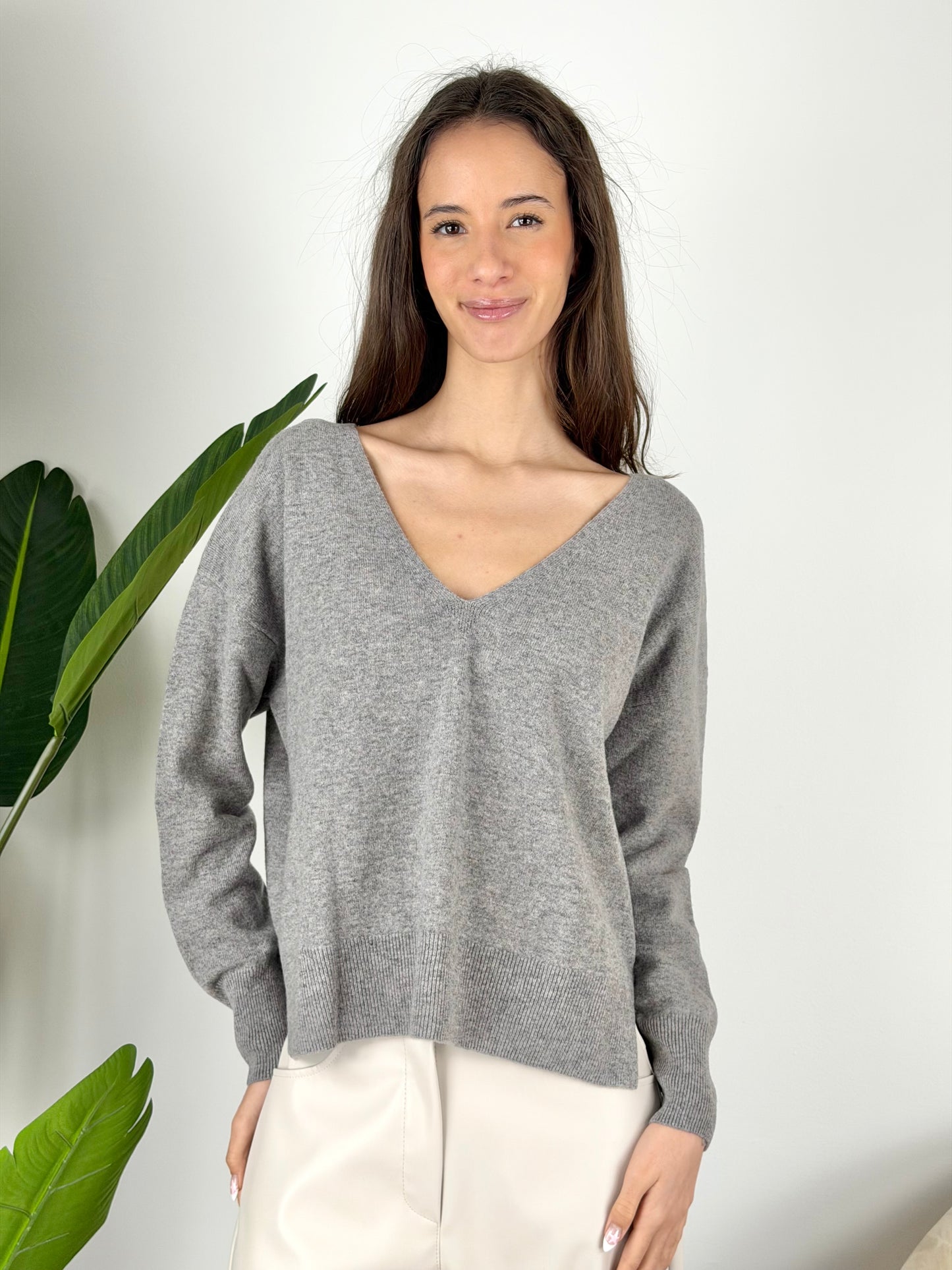 TENSIONE IN - MAGLIA SCOLLO A V BOTTONI