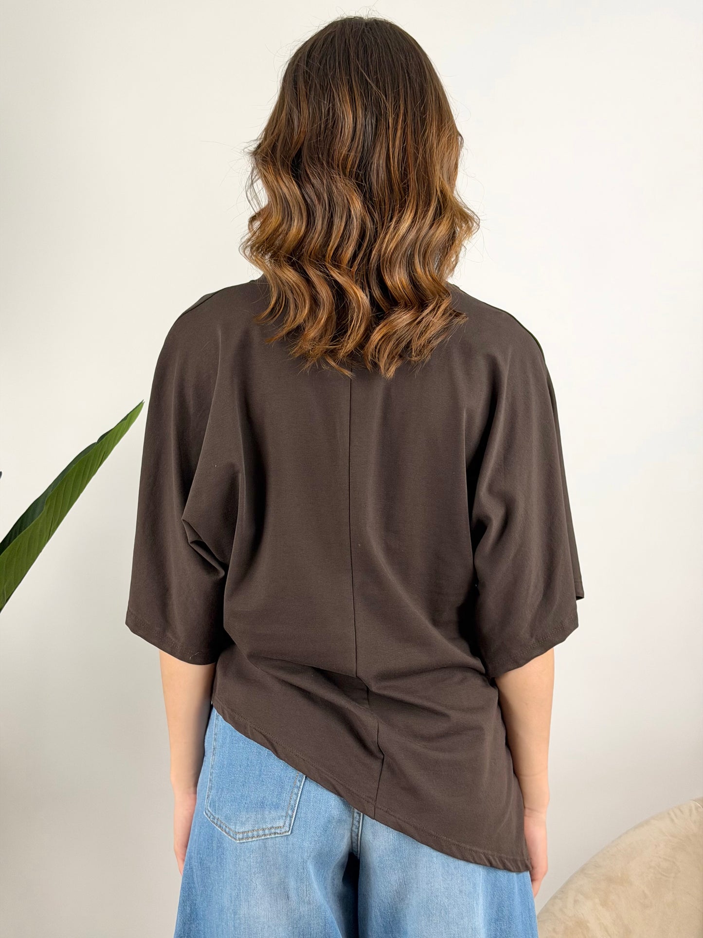 DEVA - T-SHIRT ASIMMETRICA TASCHINO